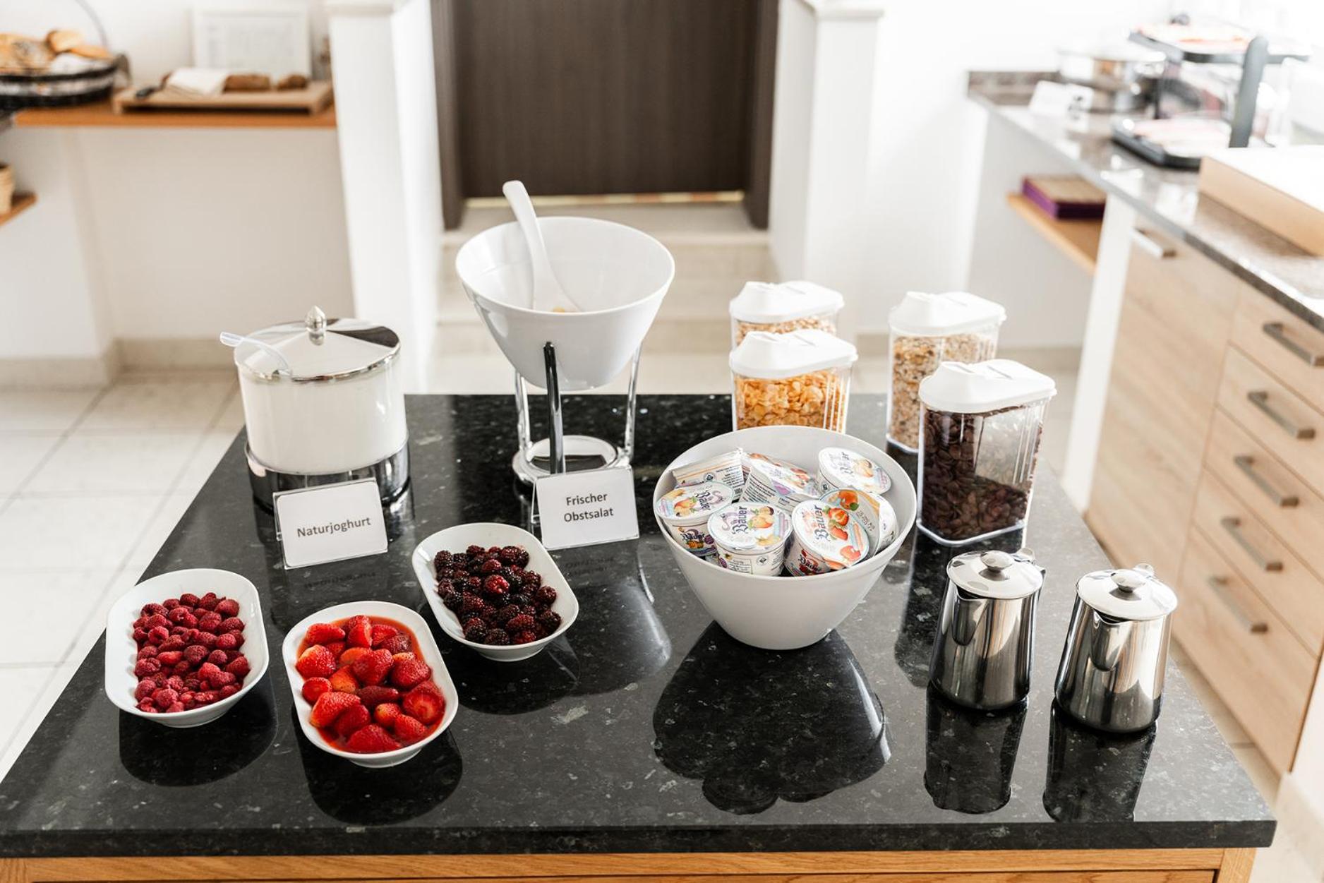 Hotel Vier Jahreszeiten An Der Therme & Kliniken Bad Krozingen Naehe Freiburg & Schwarzwald Ideal Fuer Wellness Kur & Business Ausfluege 24H Check In- Wlan & Parken Gratis Kültér fotó