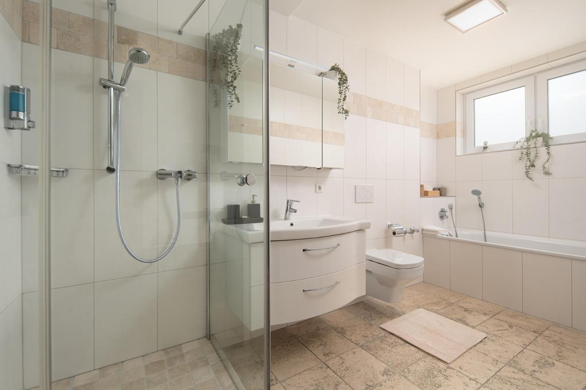 Hotel Vier Jahreszeiten An Der Therme & Kliniken Bad Krozingen Naehe Freiburg & Schwarzwald Ideal Fuer Wellness Kur & Business Ausfluege 24H Check In- Wlan & Parken Gratis Kültér fotó