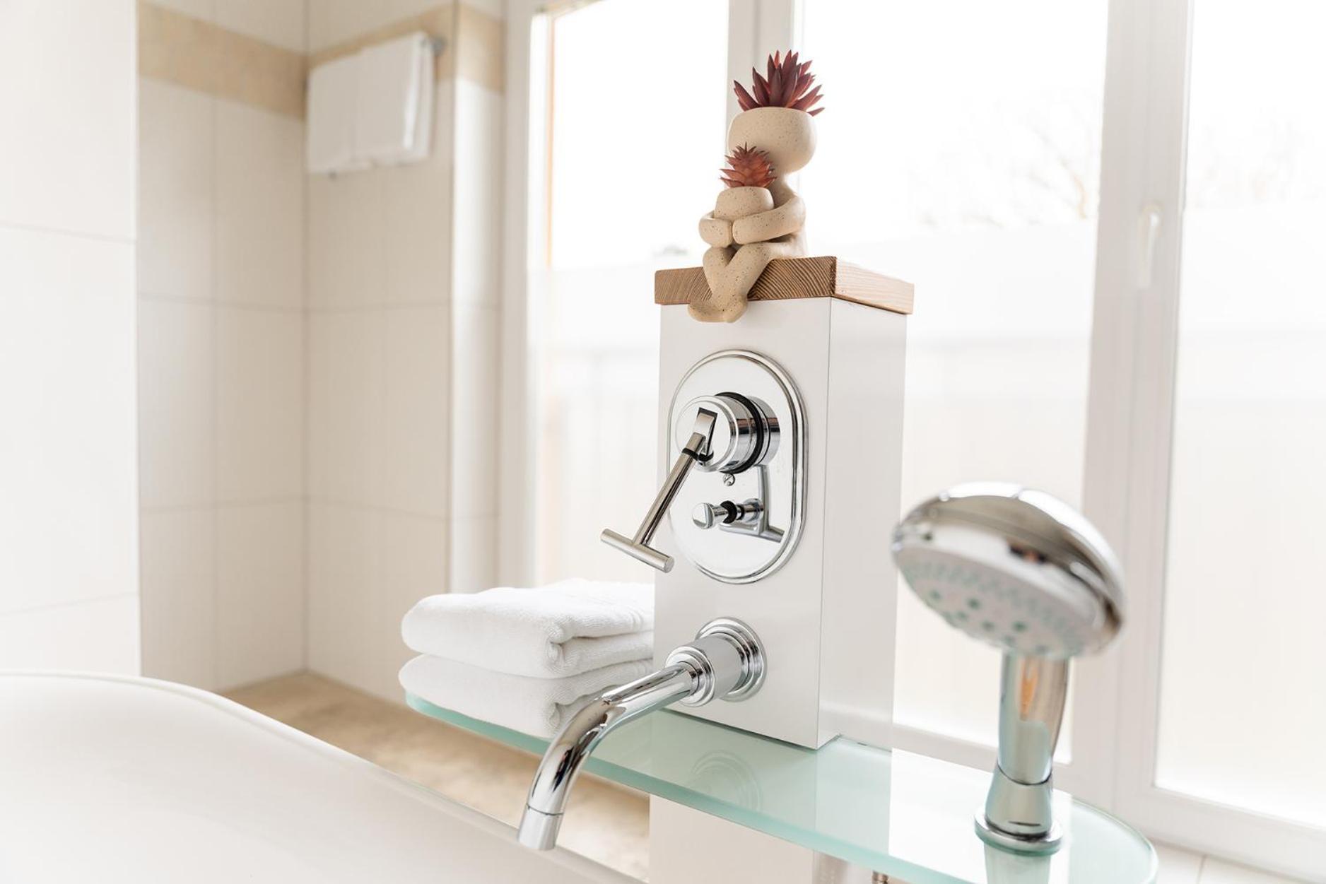 Hotel Vier Jahreszeiten An Der Therme & Kliniken Bad Krozingen Naehe Freiburg & Schwarzwald Ideal Fuer Wellness Kur & Business Ausfluege 24H Check In- Wlan & Parken Gratis Kültér fotó